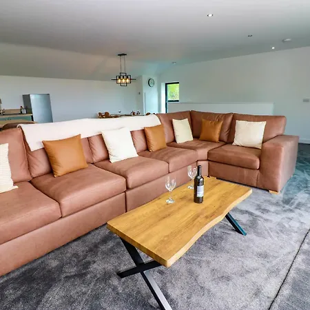 Silverbirch - 3 Bedrooms - Sleeps 6 Holiday home Frizington