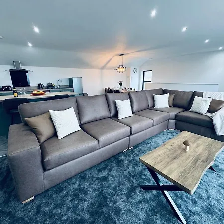 Silverbirch - 3 Bedrooms *