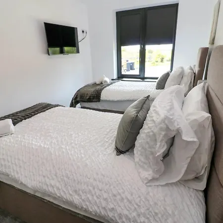 Silverbirch - 3 Bedrooms - Sleeps 6 *